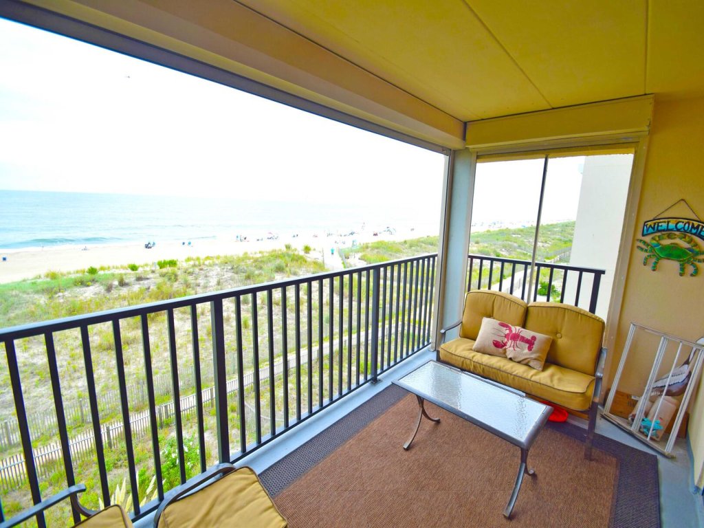 Amber Waves 300 Vacation Rental in Ocean City - RedAwning