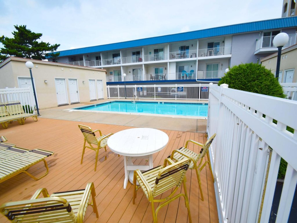 Amber Waves 300 Vacation Rental in Ocean City - RedAwning