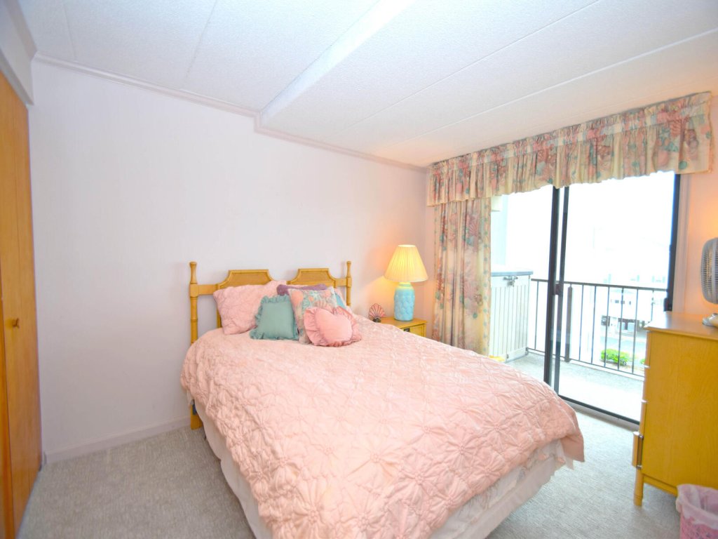 Amber Waves 300 Vacation Rental in Ocean City - RedAwning