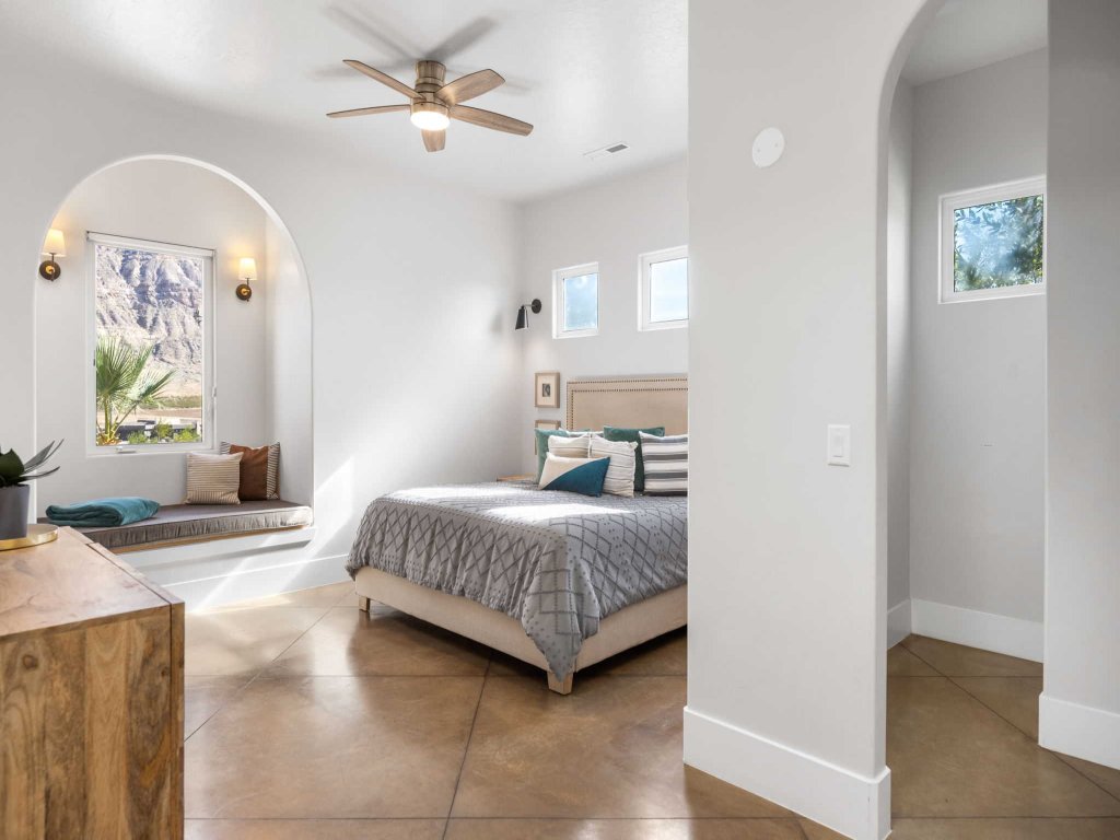 Mollie's Landing Vacation Rental in Hurricane - RedAwning