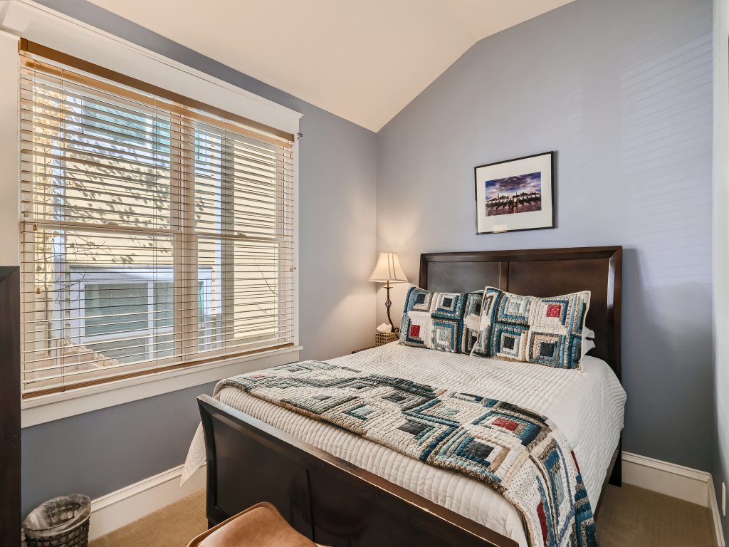 The Fox Den on French St Vacation Rental in Breckenridge - RedAwning
