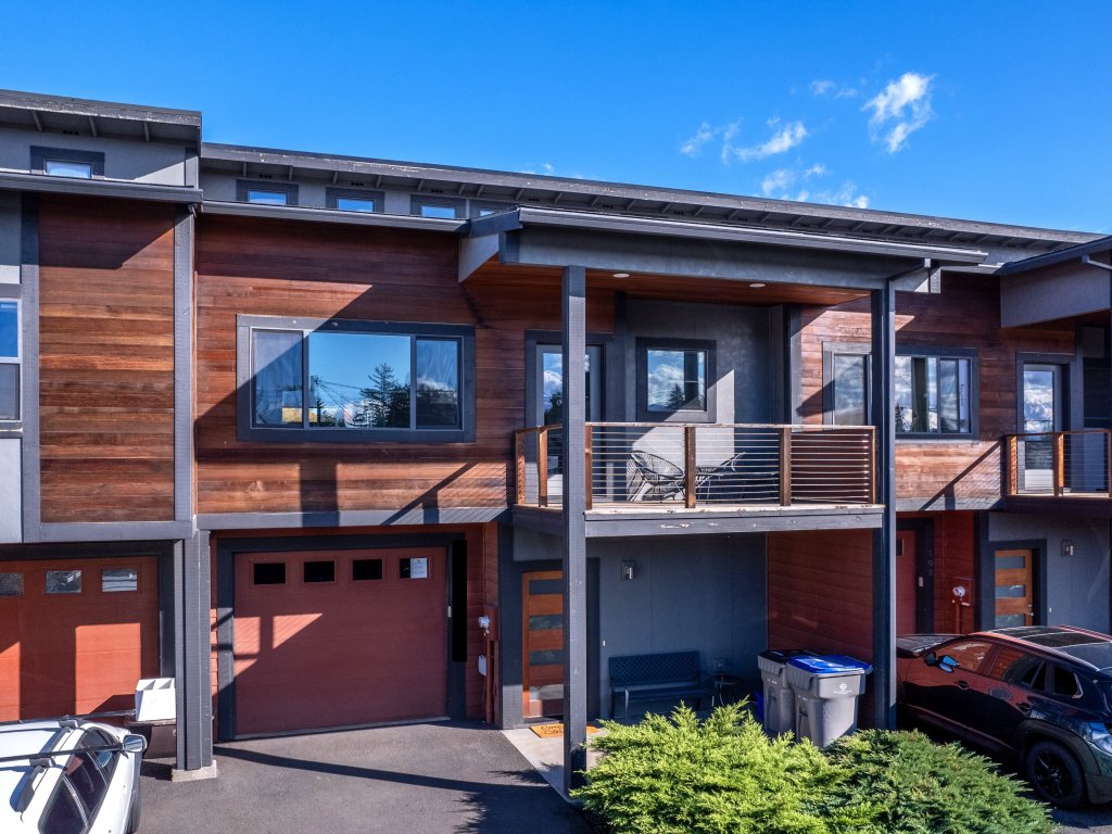 Hull Street Loft Vacation Rental in Hood River - RedAwning