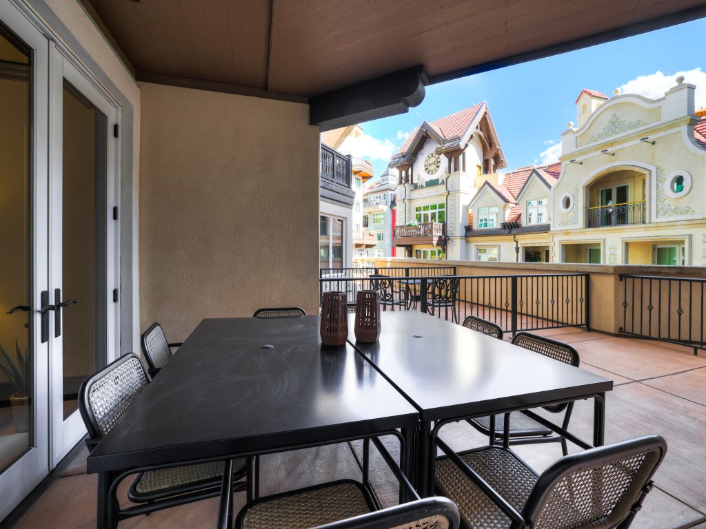 Luxury 3 Bedroom Condo at The Arrabelle Save 20% on 7+ Nights! Vacation Rental in Vail - RedAwning