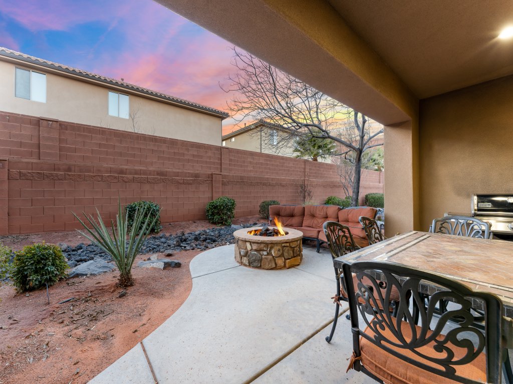 Redrock View #56 Vacation Rental in Utah - RedAwning