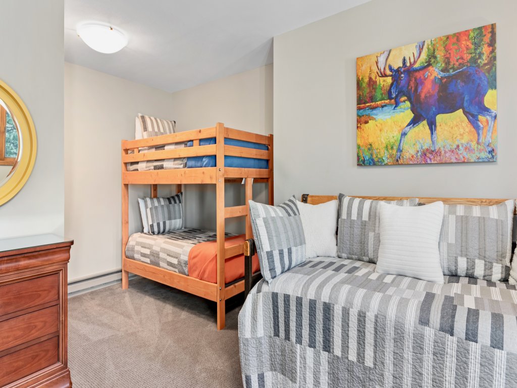 Aspen Spirit Vacation Home at Windcliff Vacation Rental in Estes Park - RedAwning