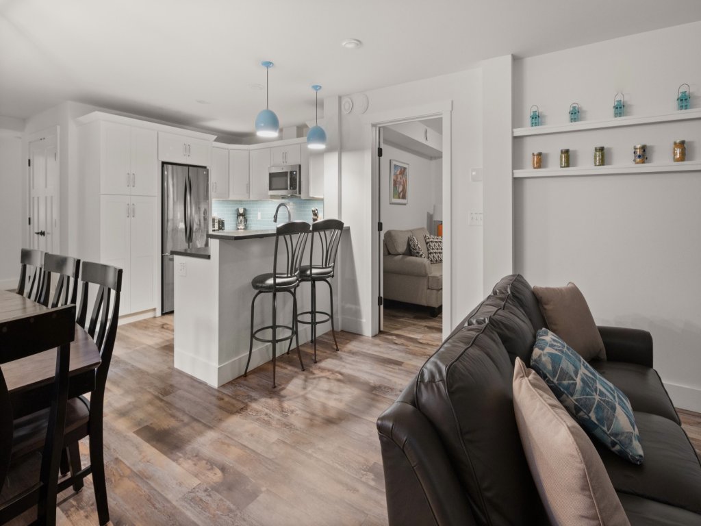 Unit 2: La Pasta At Mad House Vacation Rental in Warren - RedAwning