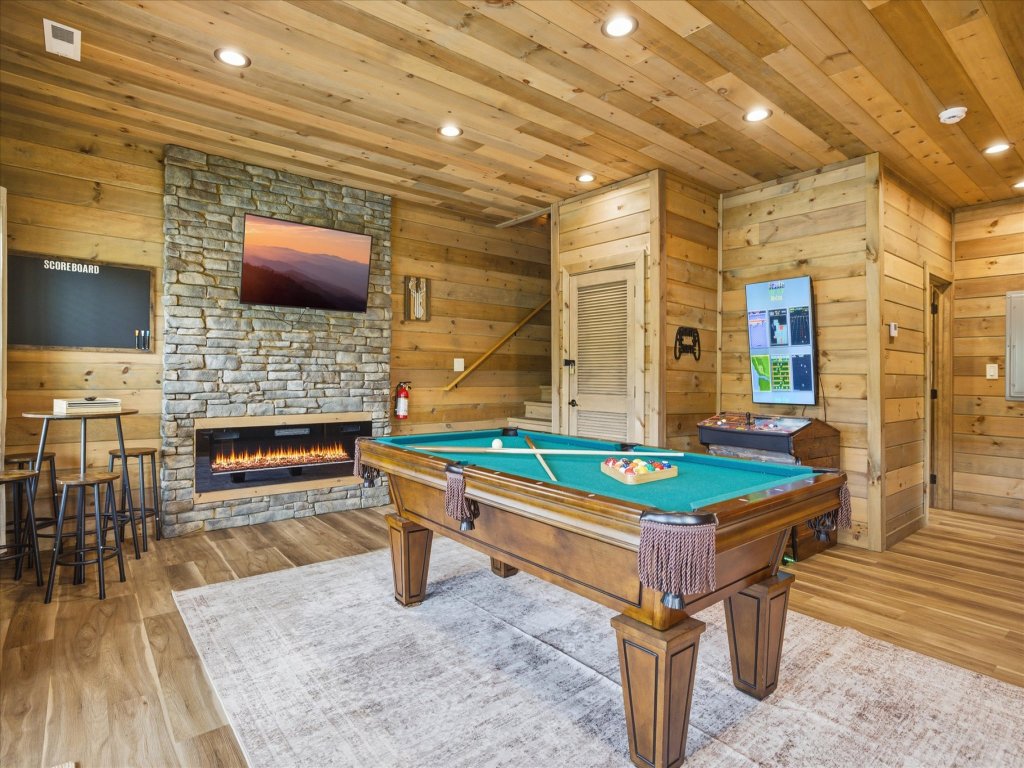 Little Bear Lodge Vacation Rental in Sevierville - RedAwning