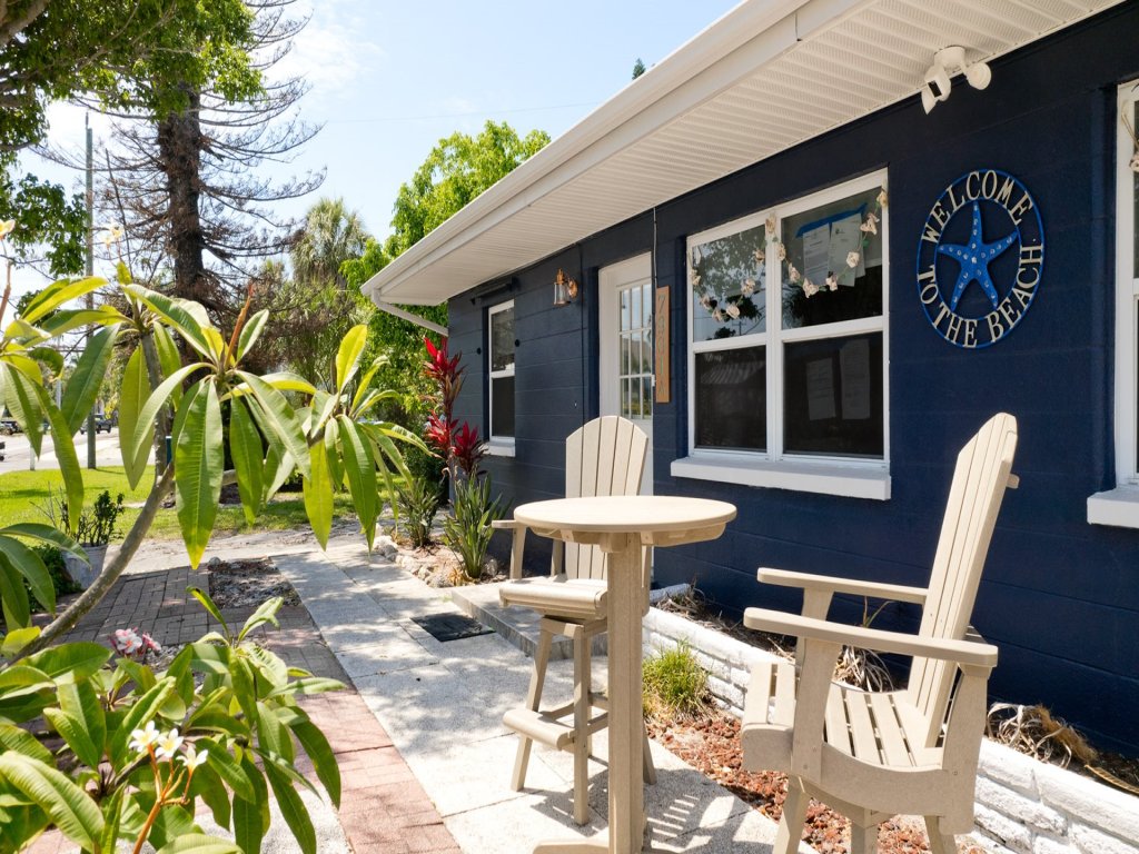 Seaduction AMI A Vacation Rental in Holmes Beach - RedAwning