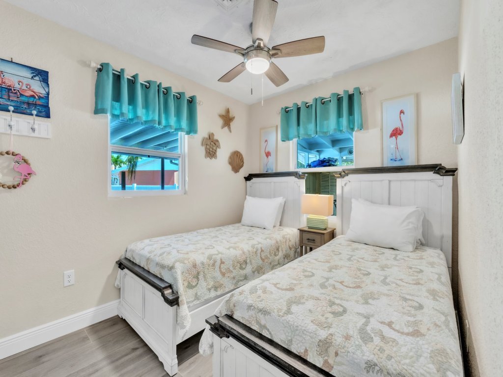 Seaduction AMI A Vacation Rental in Holmes Beach - RedAwning