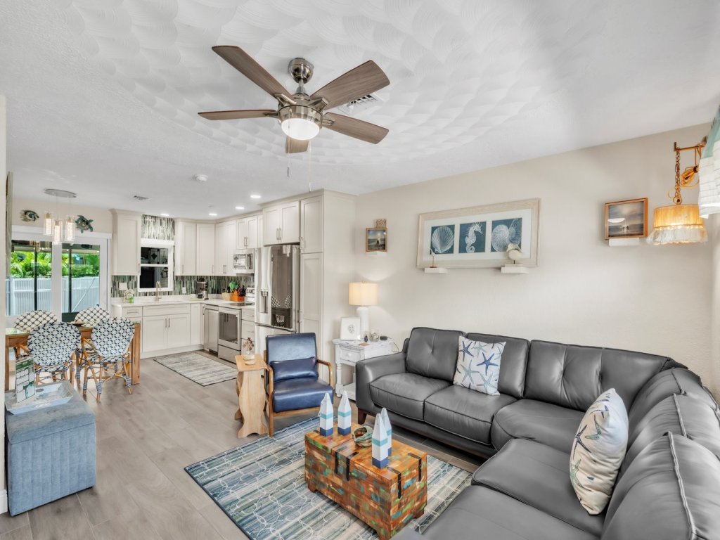 Seaduction AMI A Vacation Rental in Holmes Beach - RedAwning