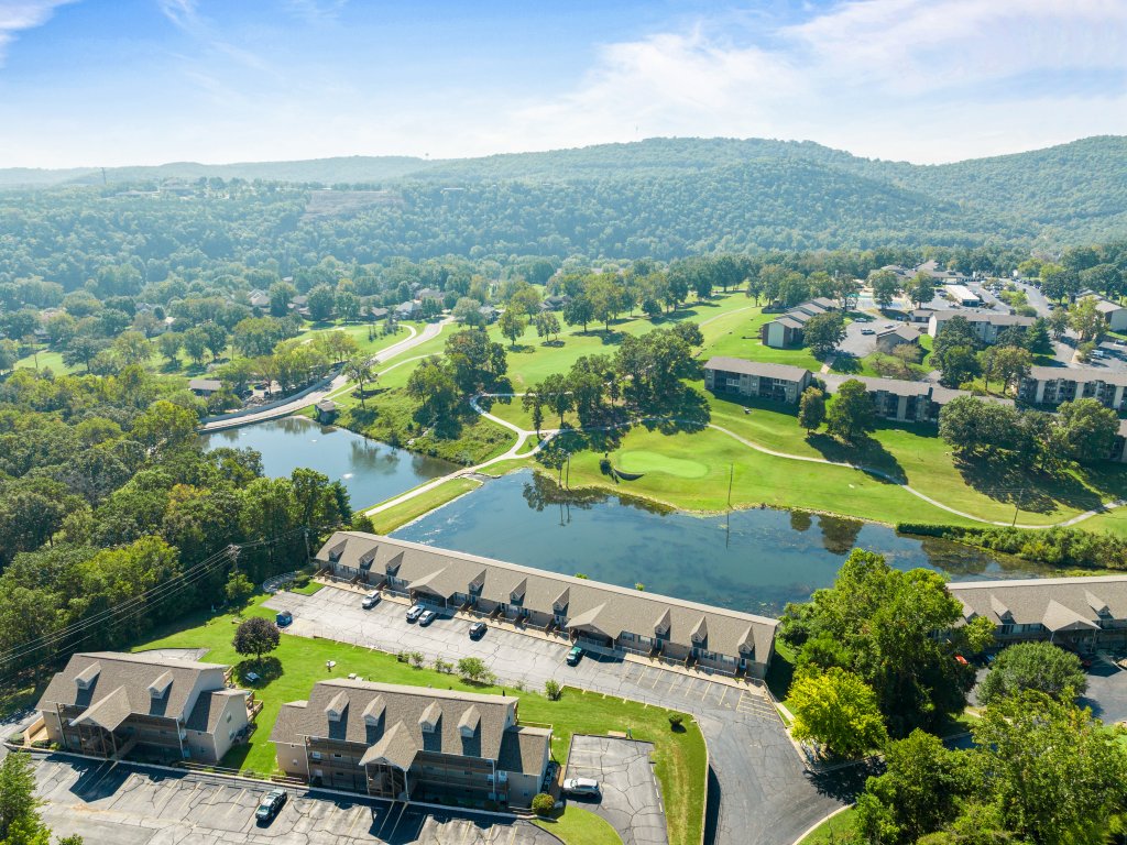 FC41-32 -Harmony Hideaway Vacation Rental in Branson - RedAwning