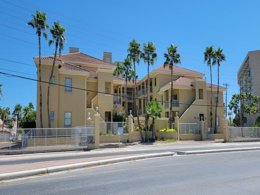 * Pool * Near Claytons Private * Beach Access Vacation Rental in South Padre Island - RedAwning