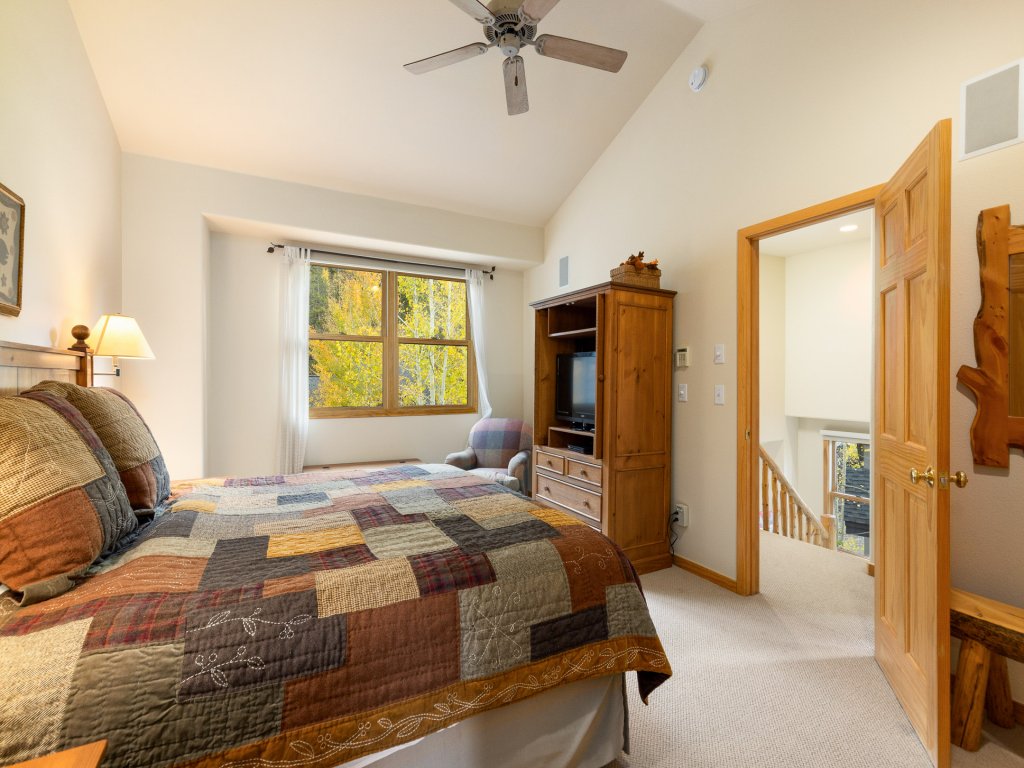 1952 Northstar Vacation Rental in Keystone - RedAwning