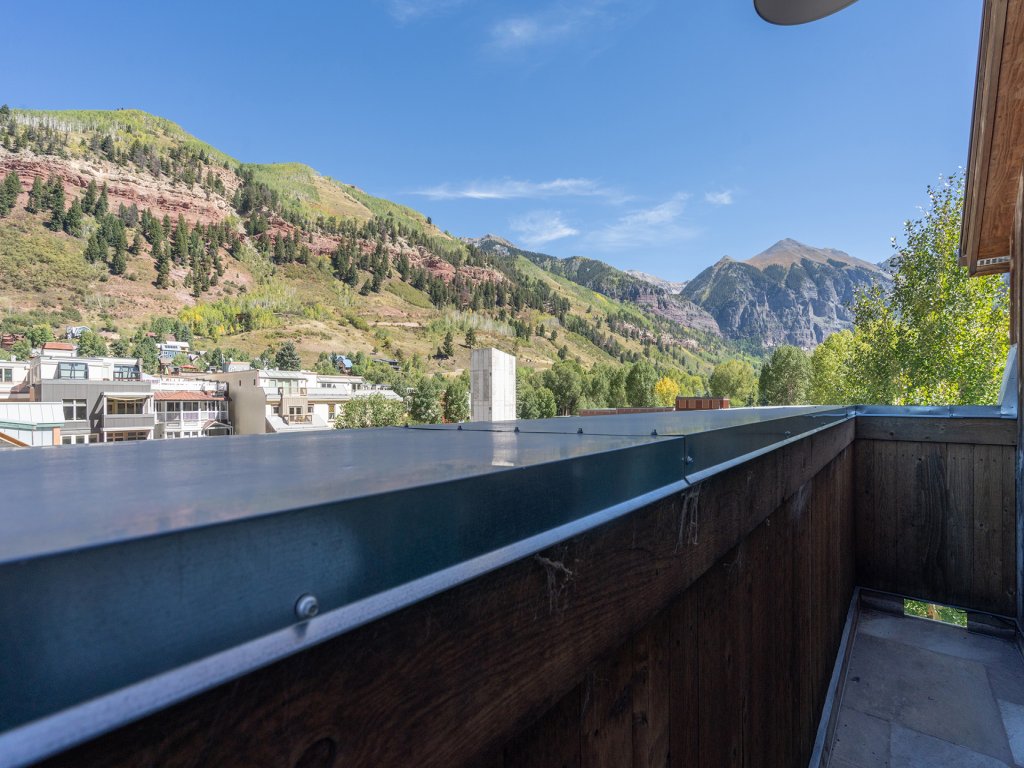 East Side Hideaway Vacation Rental in Telluride - RedAwning
