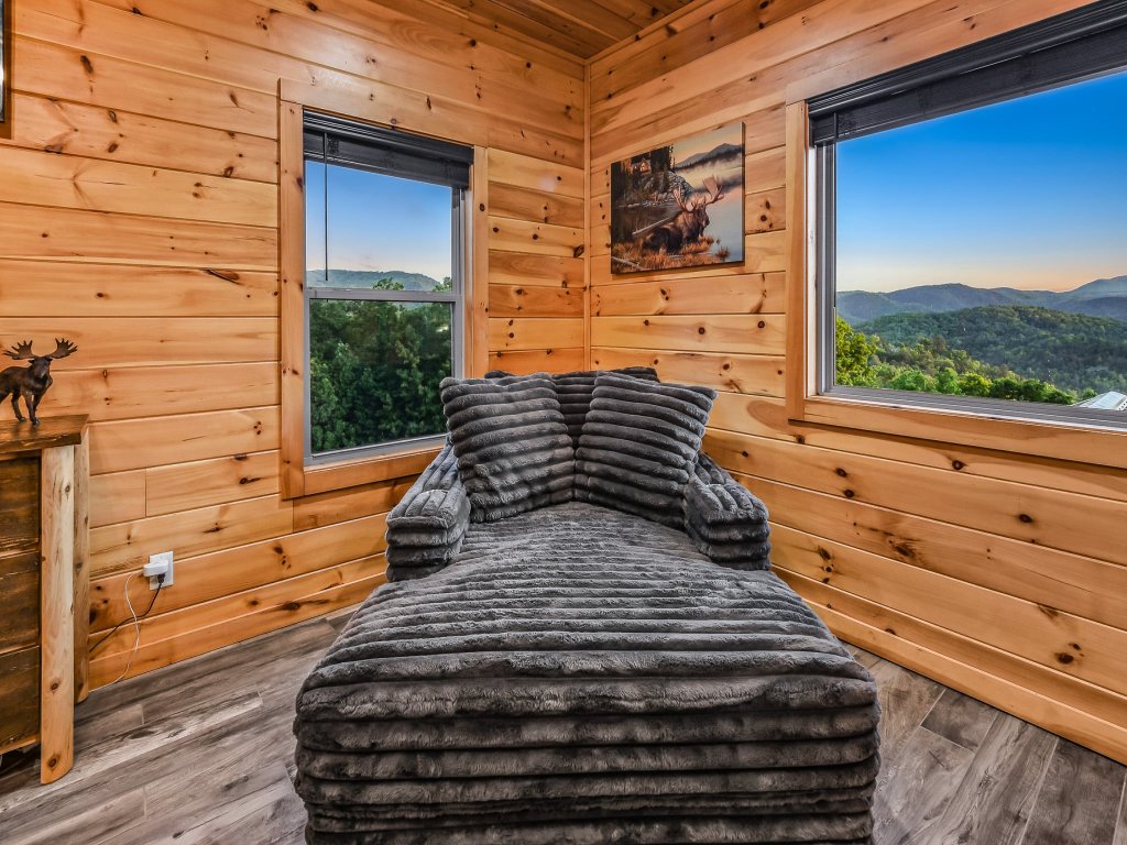 Lazy Bear Lodge Vacation Rental in Tennessee - RedAwning