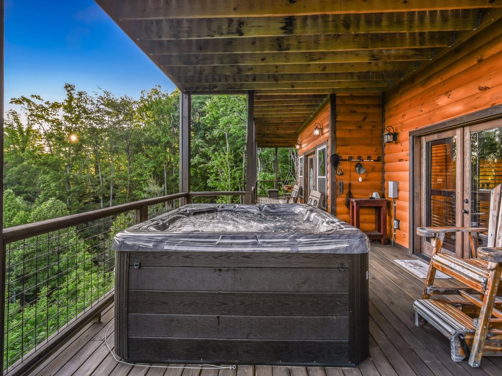 Lazy Bear Lodge Vacation Rental in Tennessee - RedAwning