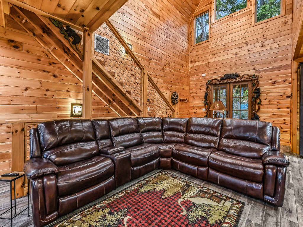 Lazy Bear Lodge Vacation Rental in Tennessee - RedAwning