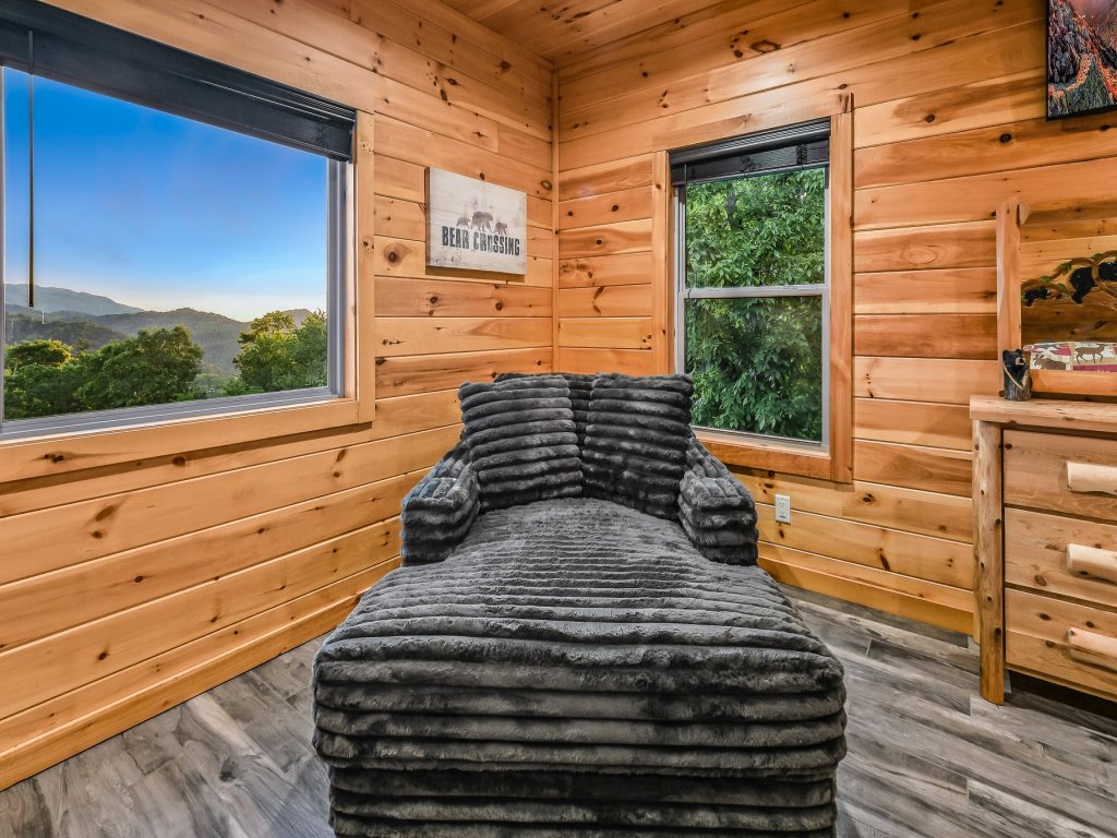 Lazy Bear Lodge Vacation Rental in Tennessee - RedAwning