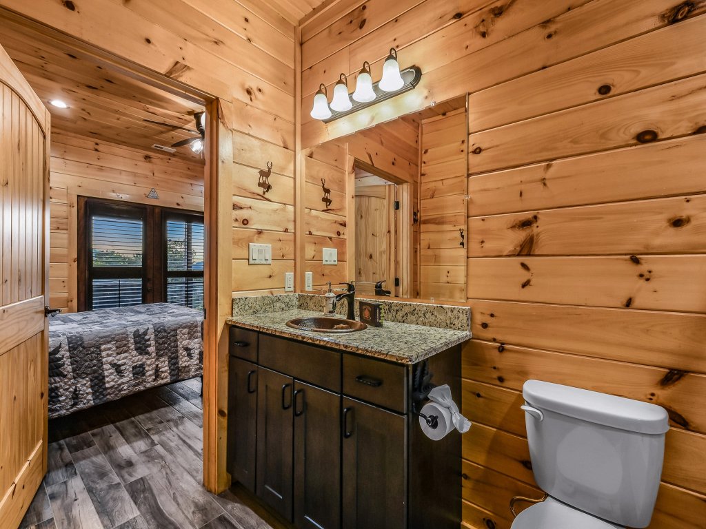 Lazy Bear Lodge Vacation Rental in Tennessee - RedAwning