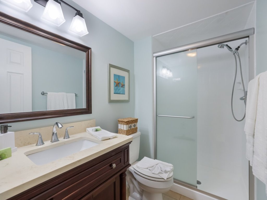 Sunbow Bay 108 Vacation Rental in Holmes Beach - RedAwning