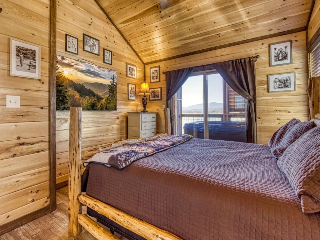 ERN862 - MeMe's Hunt'N Camp Vacation Rental in Pigeon Forge - RedAwning