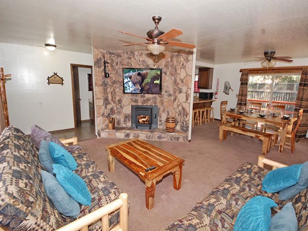1987 Cherokee  St. Vacation Rental in California - RedAwning