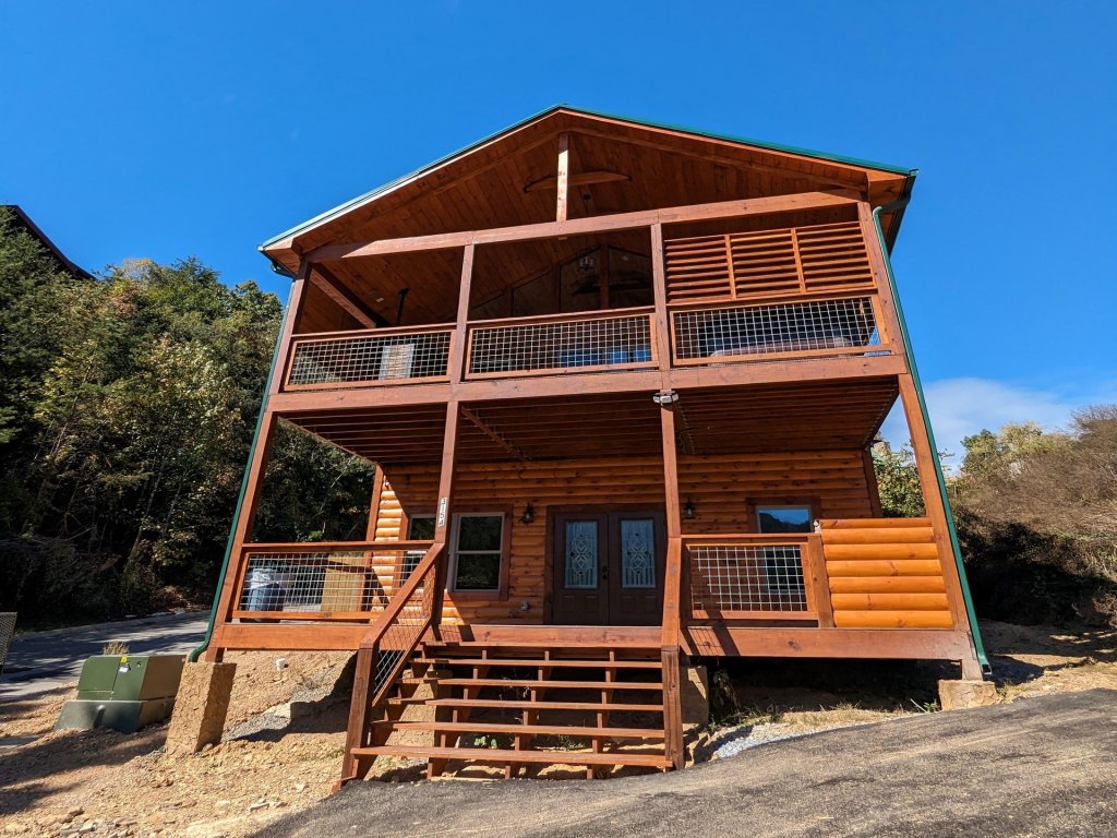 ERN806 - Splashin' Views Vacation Rental in Pigeon Forge - RedAwning