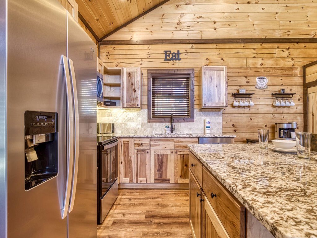 ERN806 - Splashin' Views Vacation Rental in Pigeon Forge - RedAwning