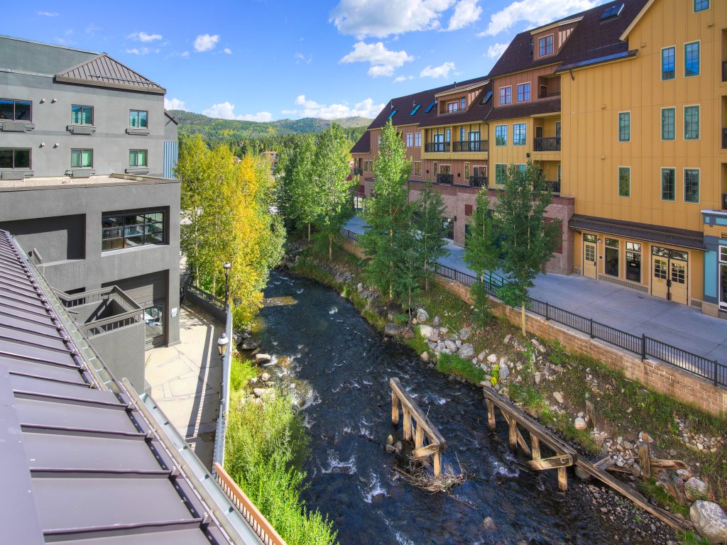 Cozy and Luxe Ski In/Ski Out Condo in Breckenridge Vacation Rental in Breckenridge - RedAwning