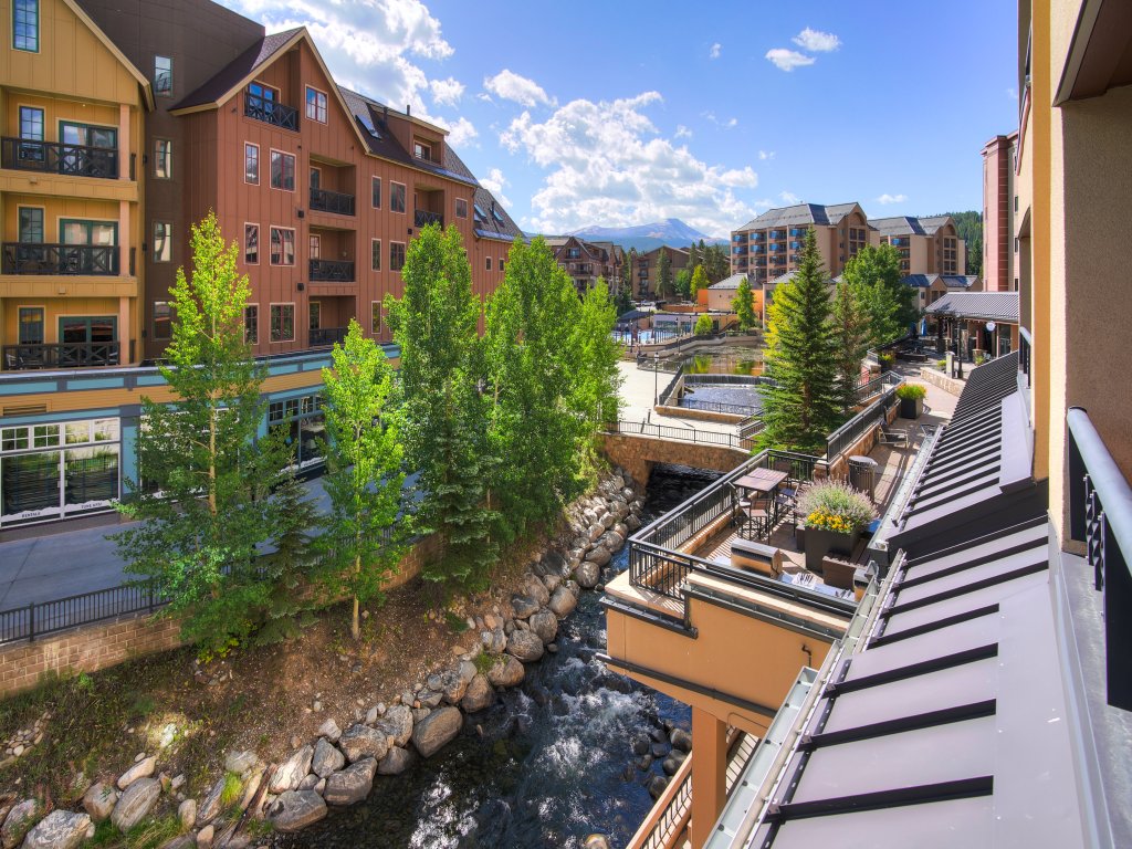 Cozy and Luxe Ski In/Ski Out Condo in Breckenridge Vacation Rental in Breckenridge - RedAwning