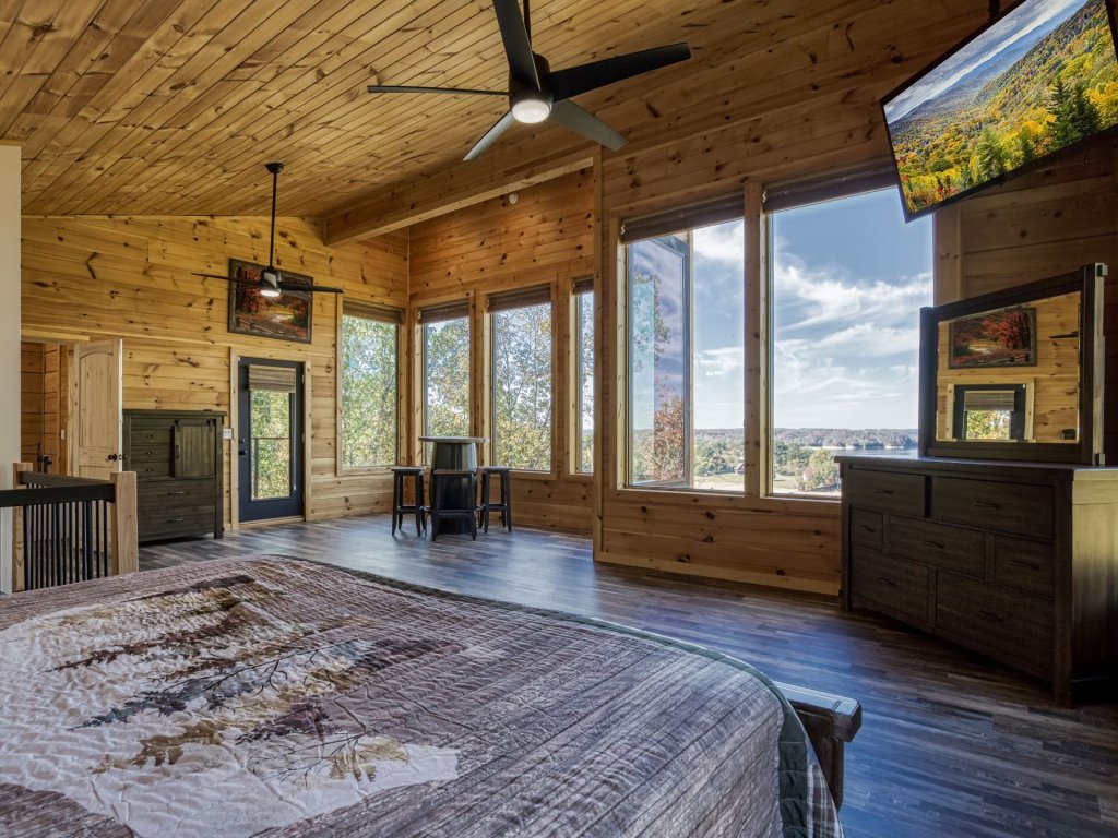 Smoky Lake Retreat Vacation Rental in Dandridge - RedAwning