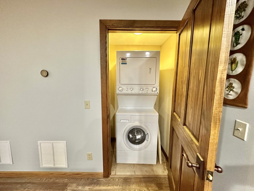 Black Bear Crossing 04 - Brigham 5 Bed Townhouse Vacation Rental in Snowshoe - RedAwning