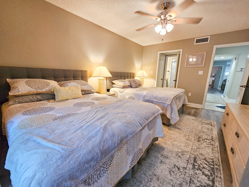 8C West Hyde Park Vacation Rental in Myrtle Beach - RedAwning