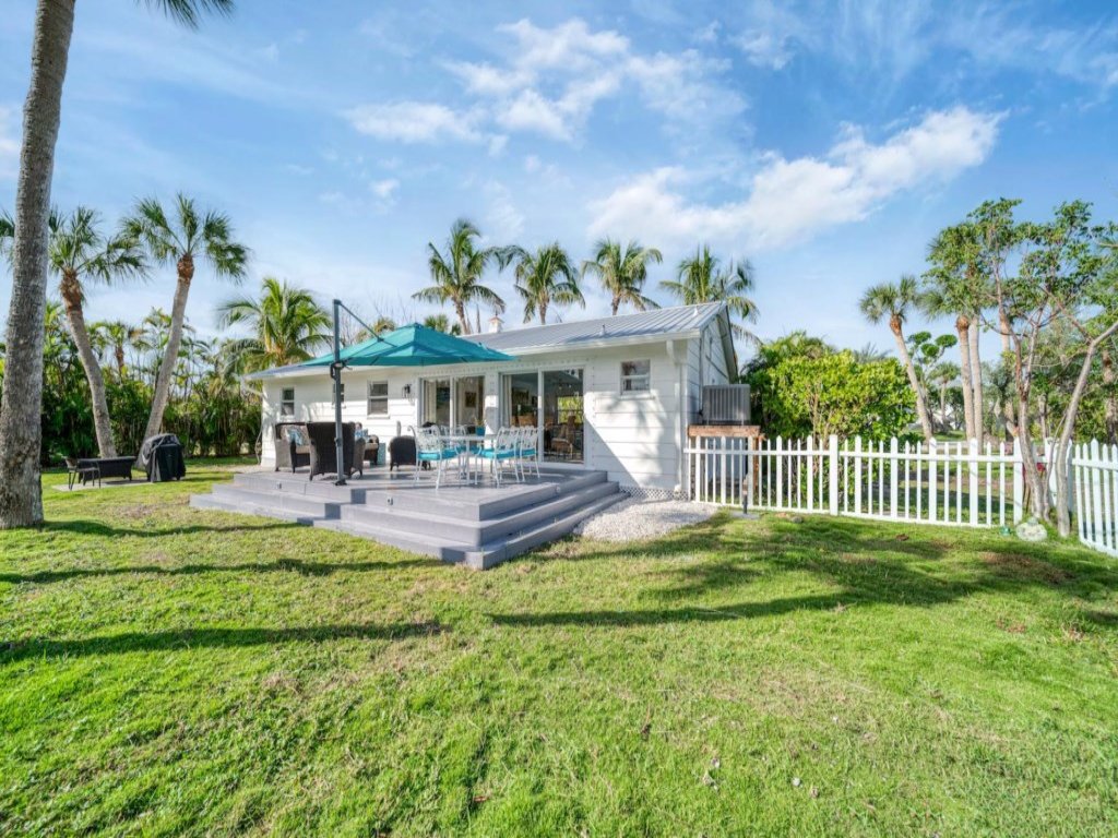 Mau Maus Cottage Vacation Rental in Sanibel - RedAwning