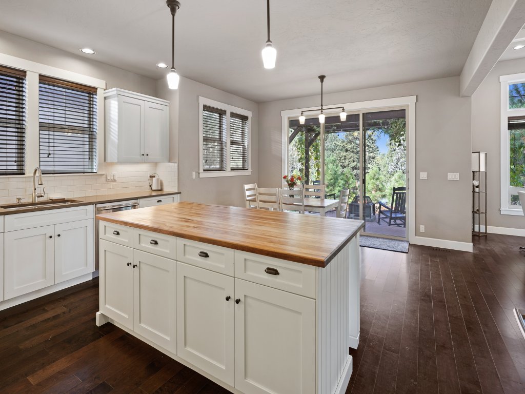Blakely 30 Day Vacation Rental in Bend - RedAwning