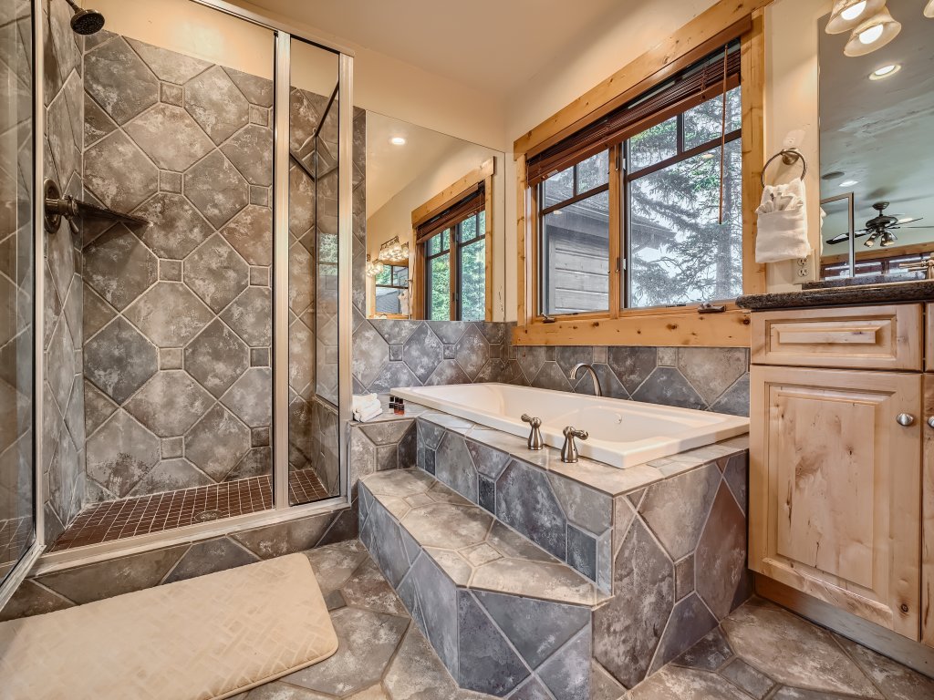 Peaks Paradise Vacation Rental in Blue River - RedAwning