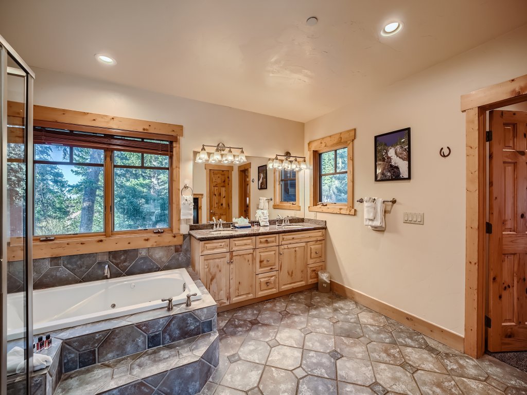 Peaks Paradise Vacation Rental in Blue River - RedAwning