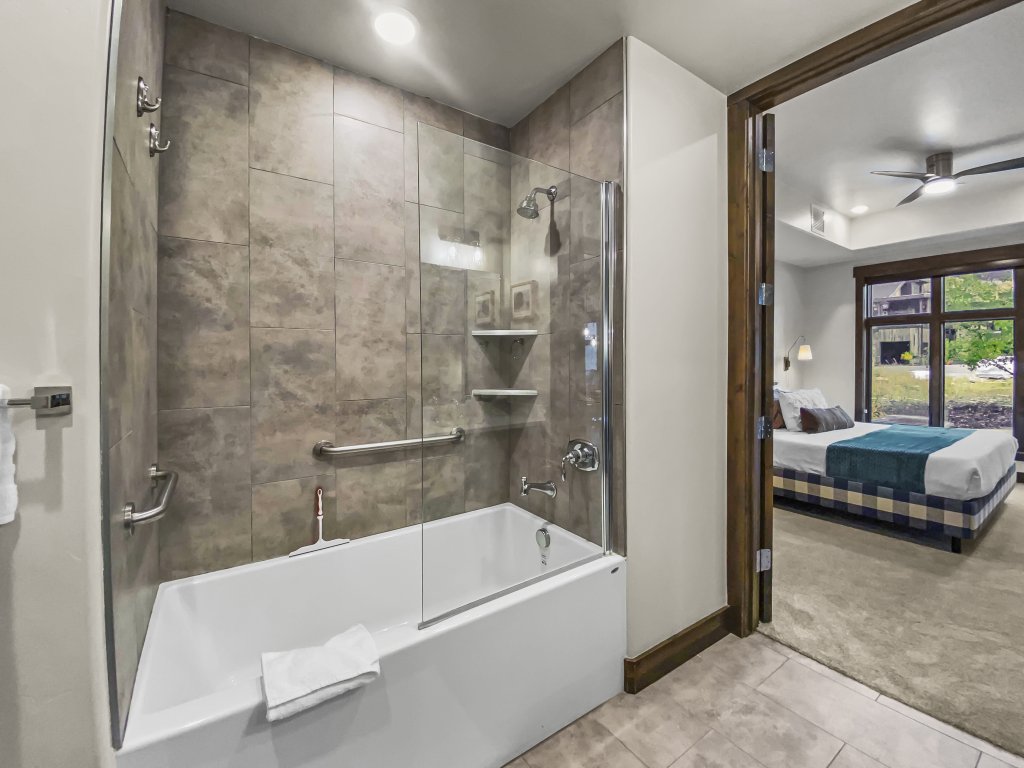 Blackstone 106 prime spot walk to lift gym pool Vacation Rental in Park City - RedAwning