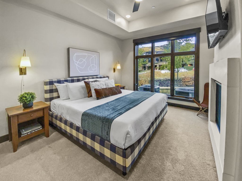 Blackstone 106 prime spot walk to lift gym pool Vacation Rental in Park City - RedAwning