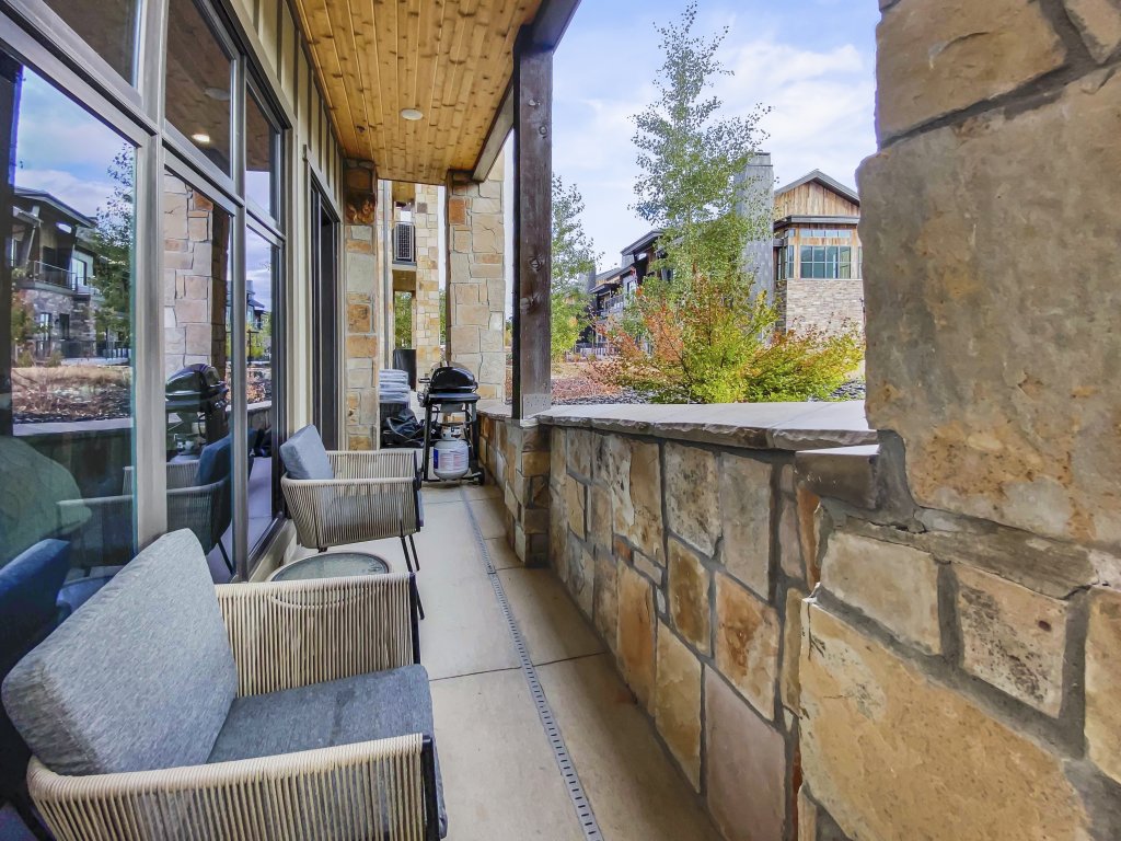 Blackstone 106 prime spot walk to lift gym pool Vacation Rental in Park City - RedAwning