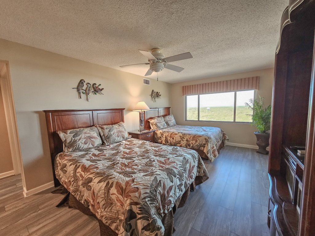 1910 Brighton Vacation Rental in Myrtle Beach - RedAwning