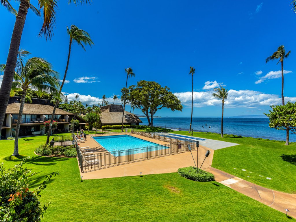 Maalaea Surf G8 Vacation Rental in Kihei - RedAwning
