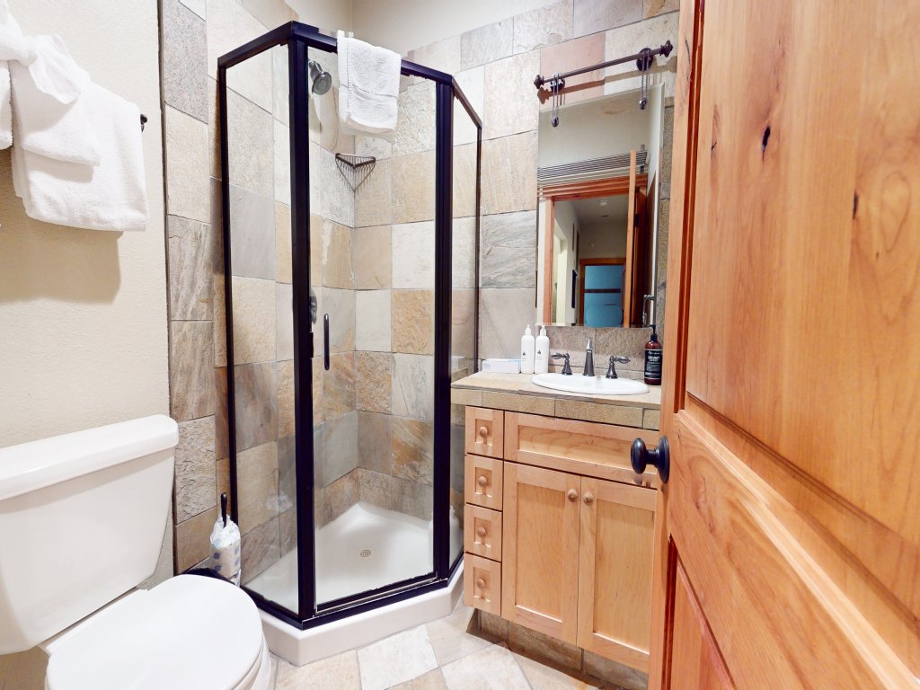 Val D'Isere #8 Vacation Rental in Mammoth Lakes - RedAwning