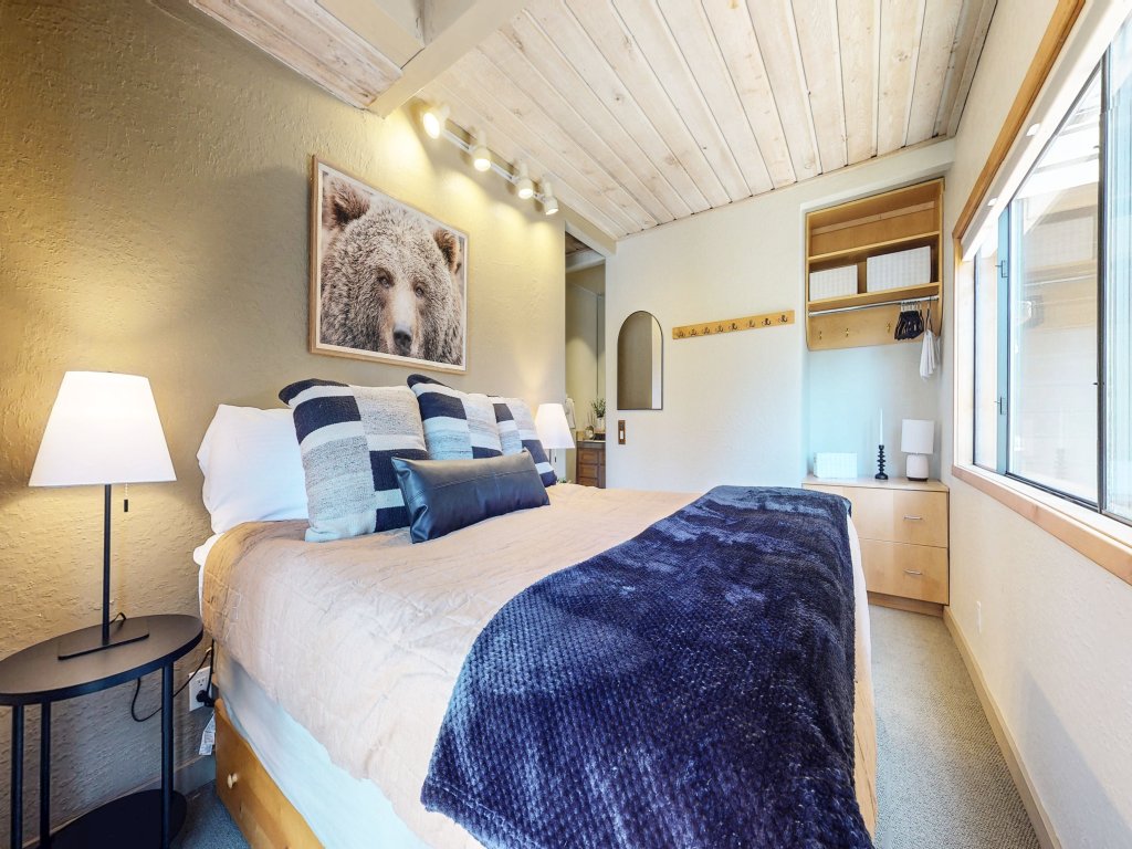 Val D'Isere #8 Vacation Rental in Mammoth Lakes - RedAwning