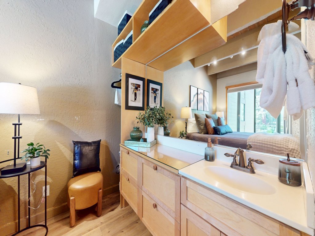 Val D'Isere #8 Vacation Rental in Mammoth Lakes - RedAwning
