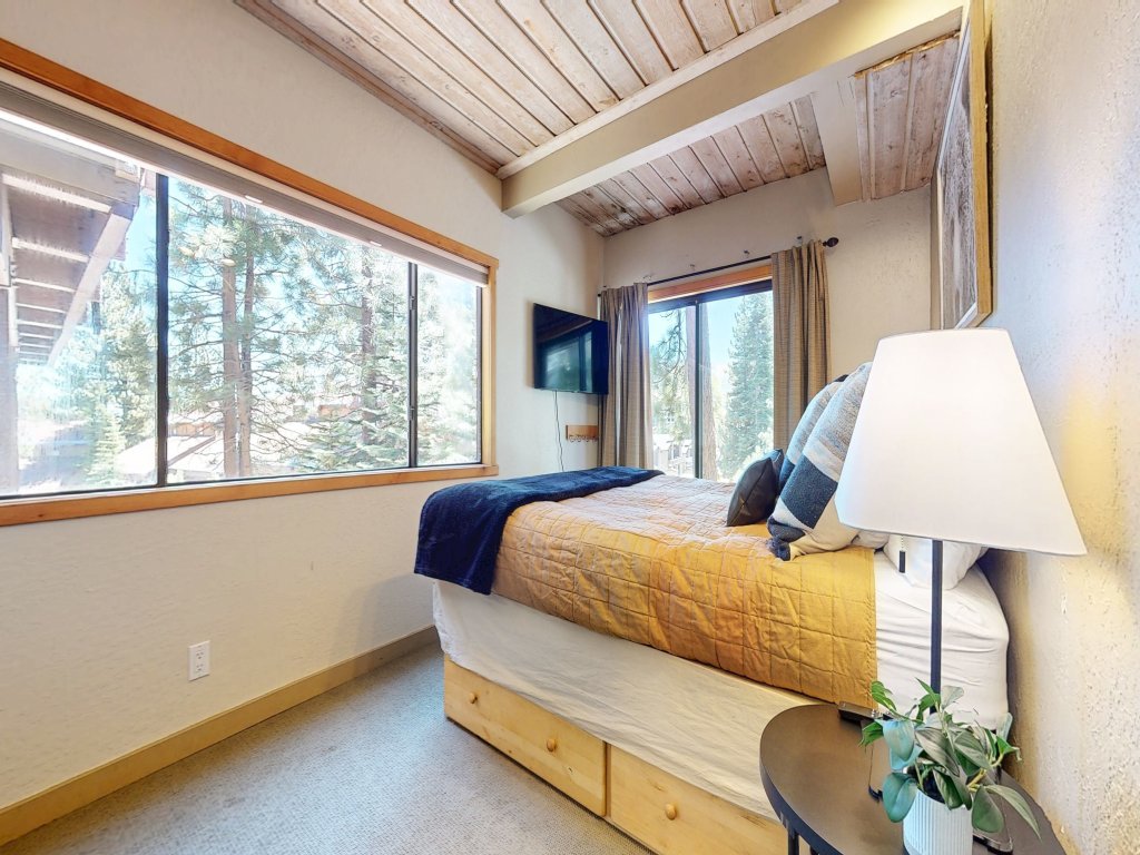 Val D'Isere #8 Vacation Rental in Mammoth Lakes - RedAwning