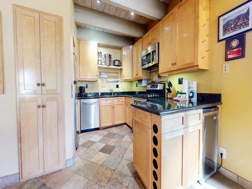 Val D'Isere #8 Vacation Rental in Mammoth Lakes - RedAwning
