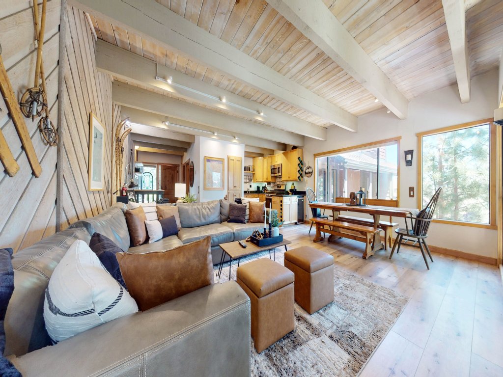 Val D'Isere #8 Vacation Rental in Mammoth Lakes - RedAwning