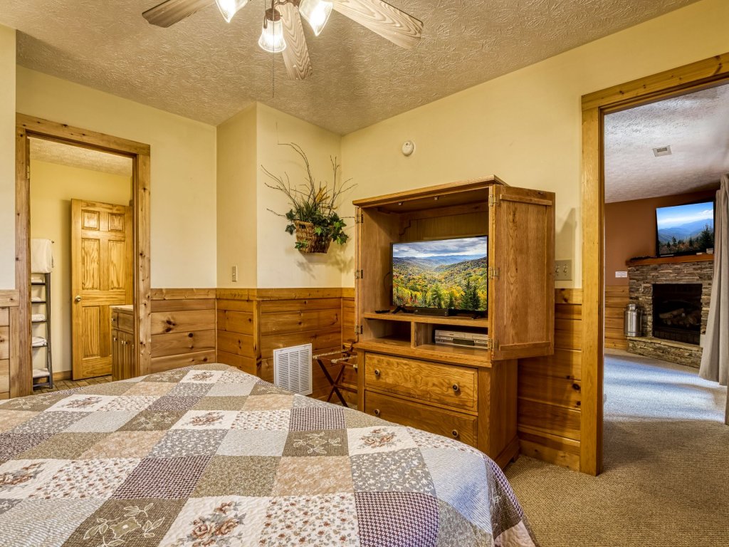 Enchanted View Lodge Vacation Rental in Gatlinburg - RedAwning