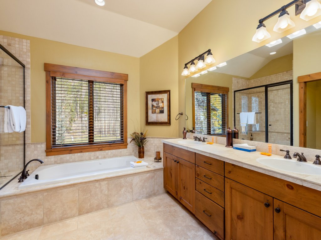 66 Thackwell Lane Vacation Rental in Keystone - RedAwning